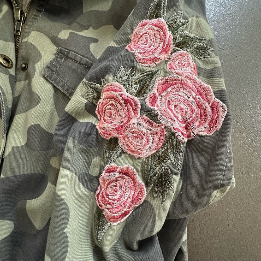 Blue Rain Camouflage Utility Cargo Jacket Pink Floral Embroidery Accent Size Med - Picture 4 of 16